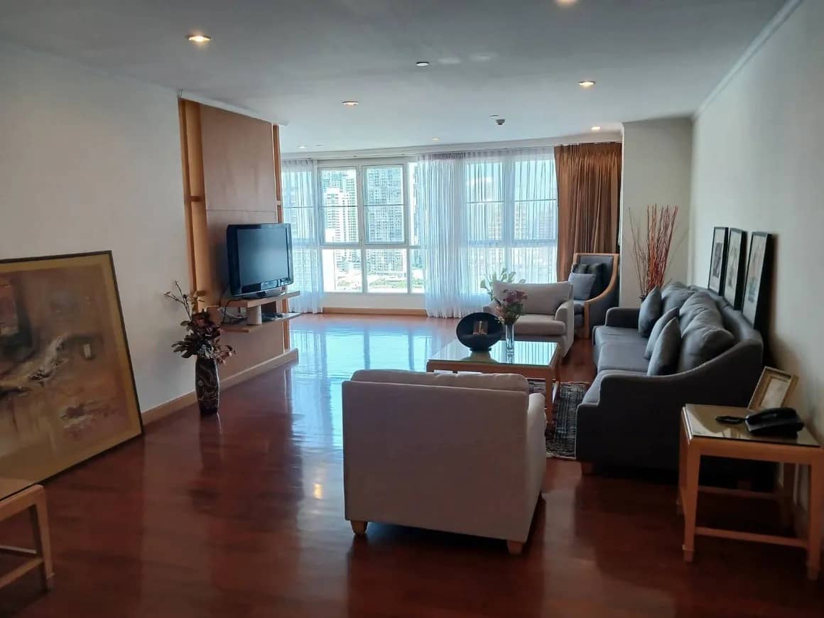 GM Height, living room published on the PropertyScout card