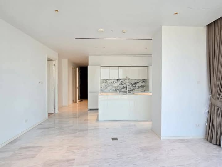 Four Seasons Private Residences Bangkok: living room, view 2