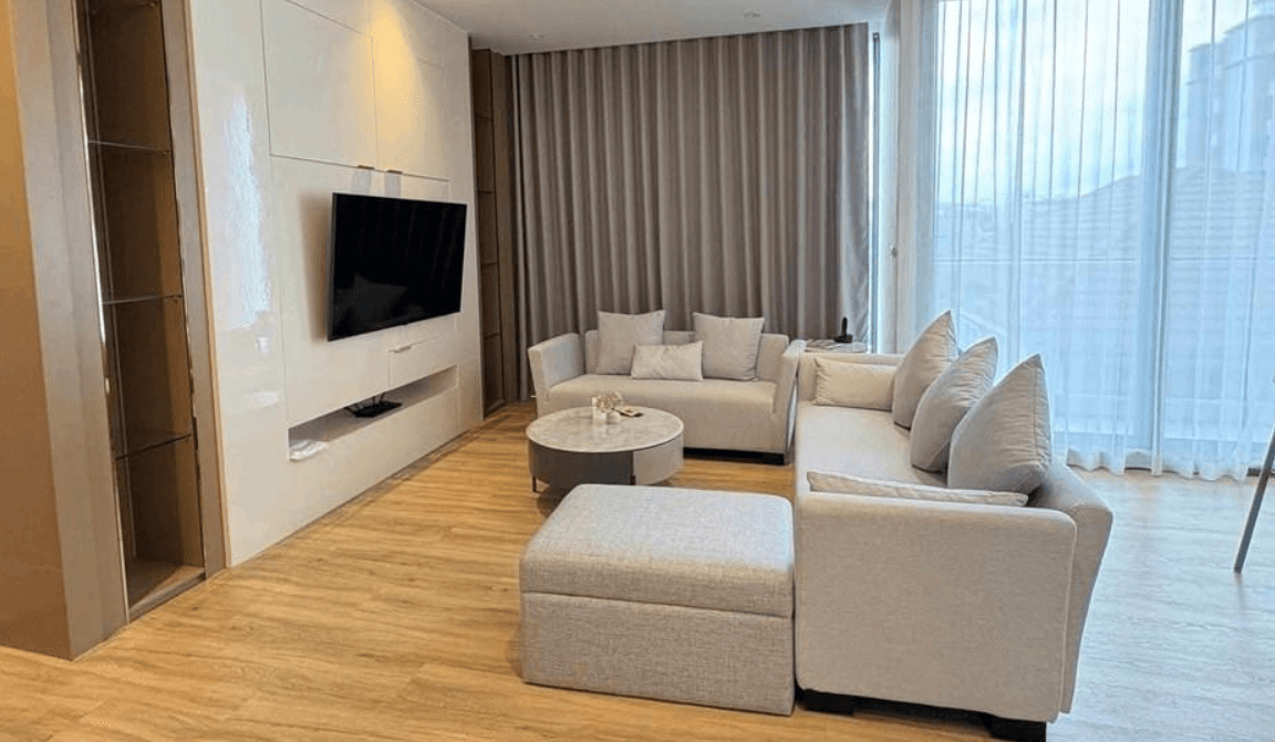 Bearing Residence: living room