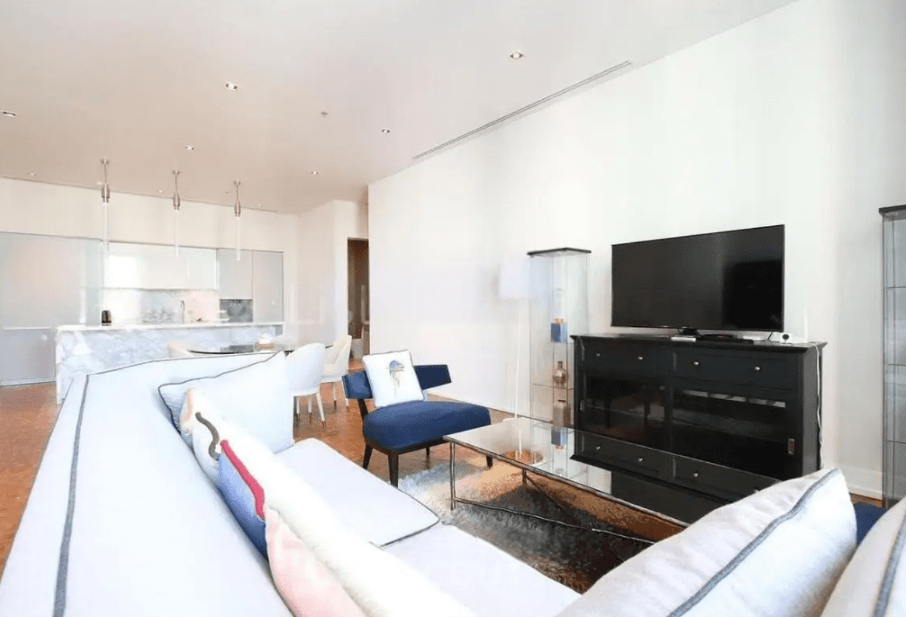 The Ritz-Carlton Residences Bangkok: living room, view 2