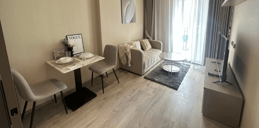Rhythm Ekkamai Estate, living room published on the PropertyScout card