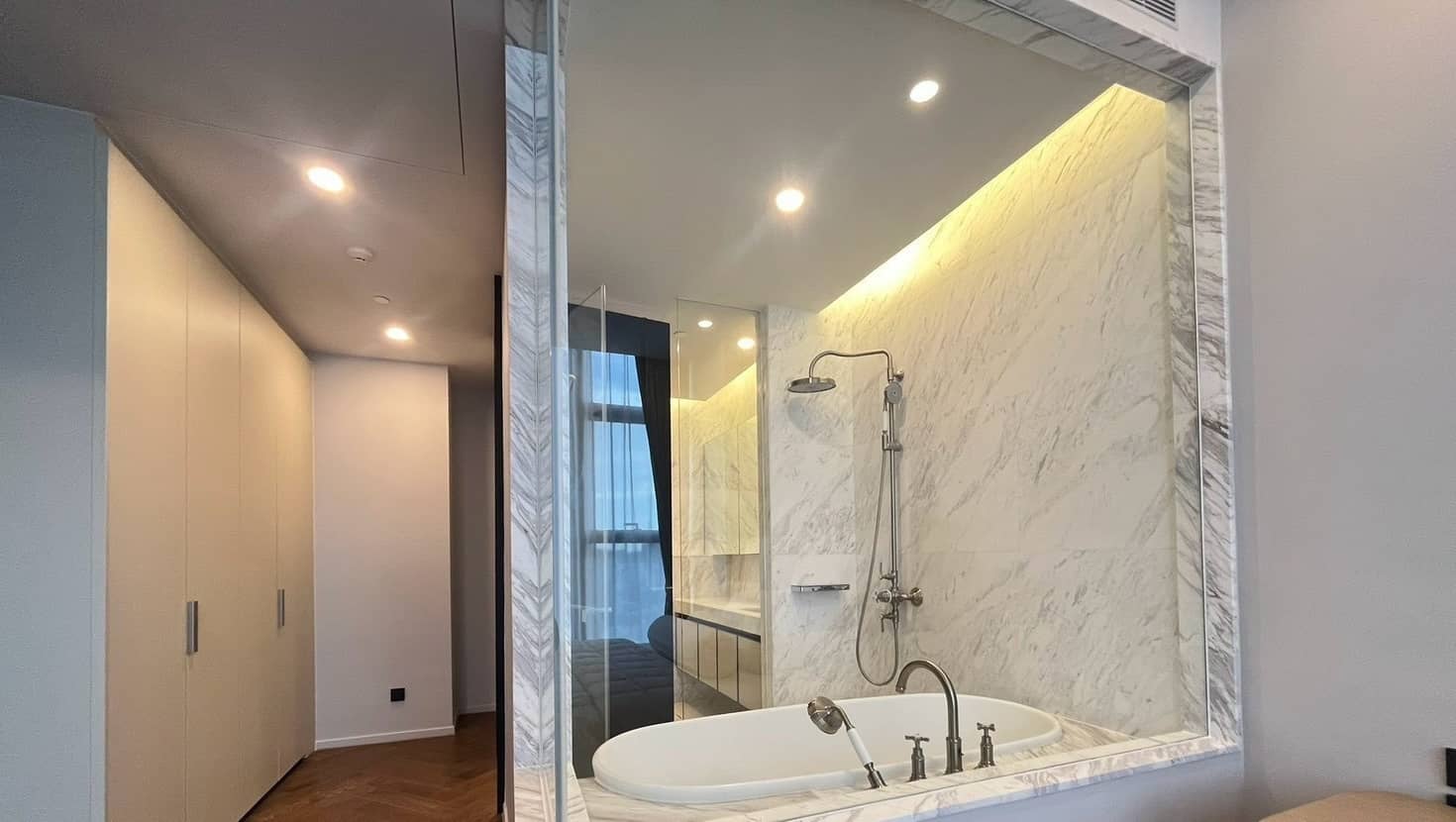 The Residences 38: bathroom