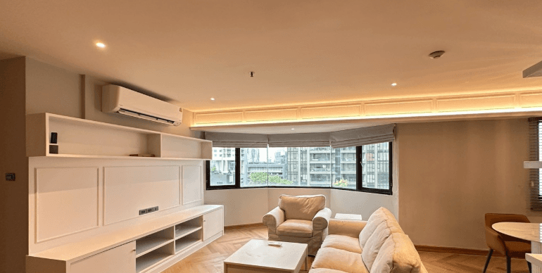 Baan Suanpetch, living room published on the PropertyScout card