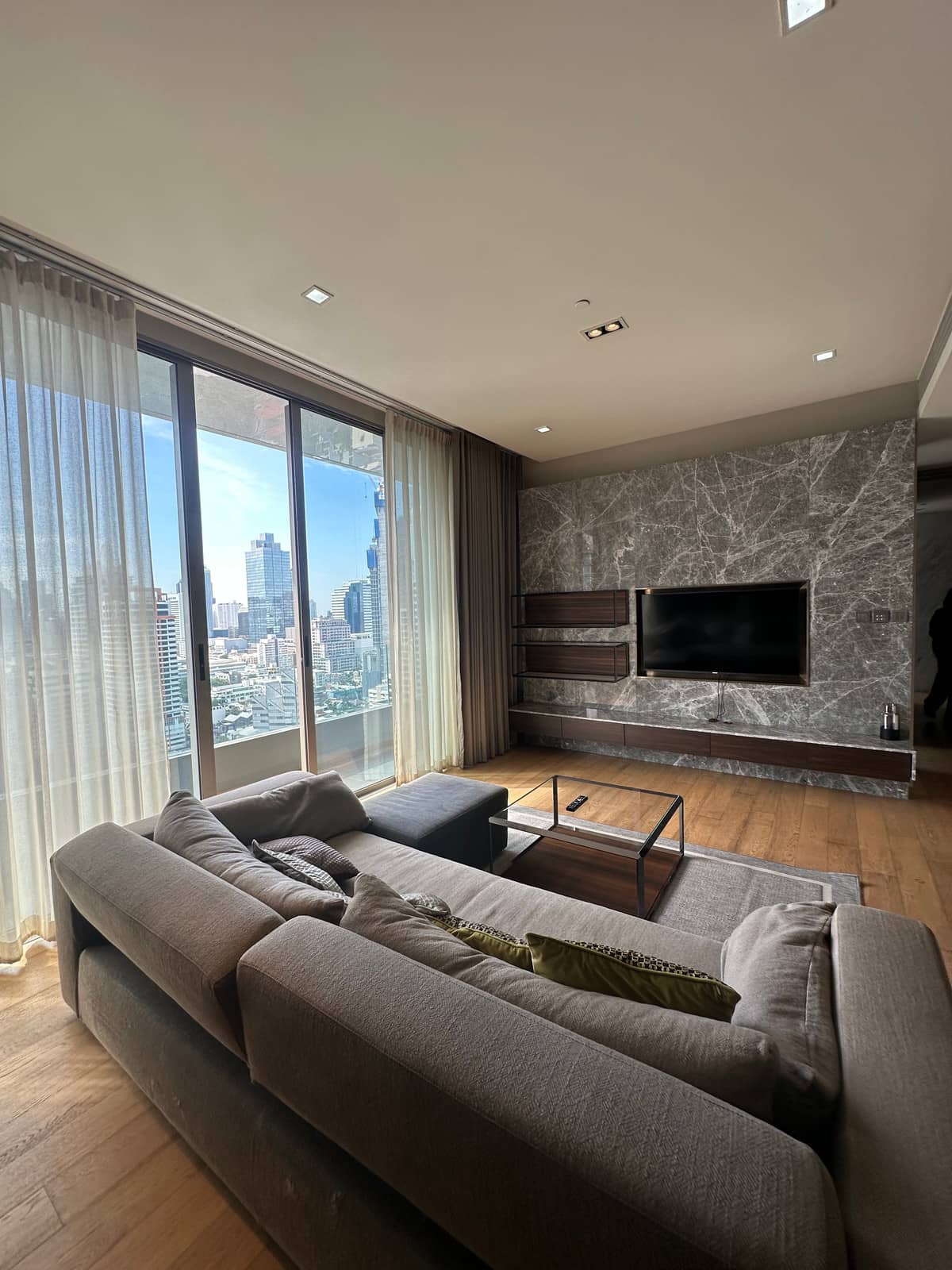 Saladaeng One, living room published on the PropertyScout card