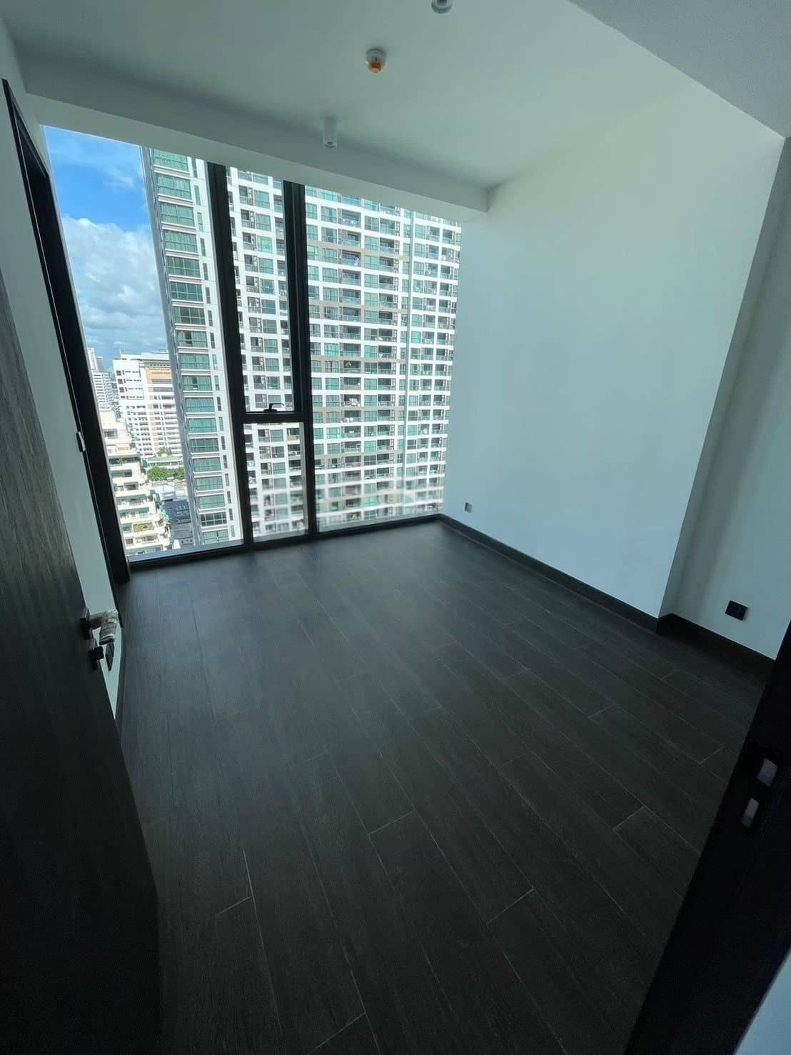 Tait Sathorn 12: bedroom