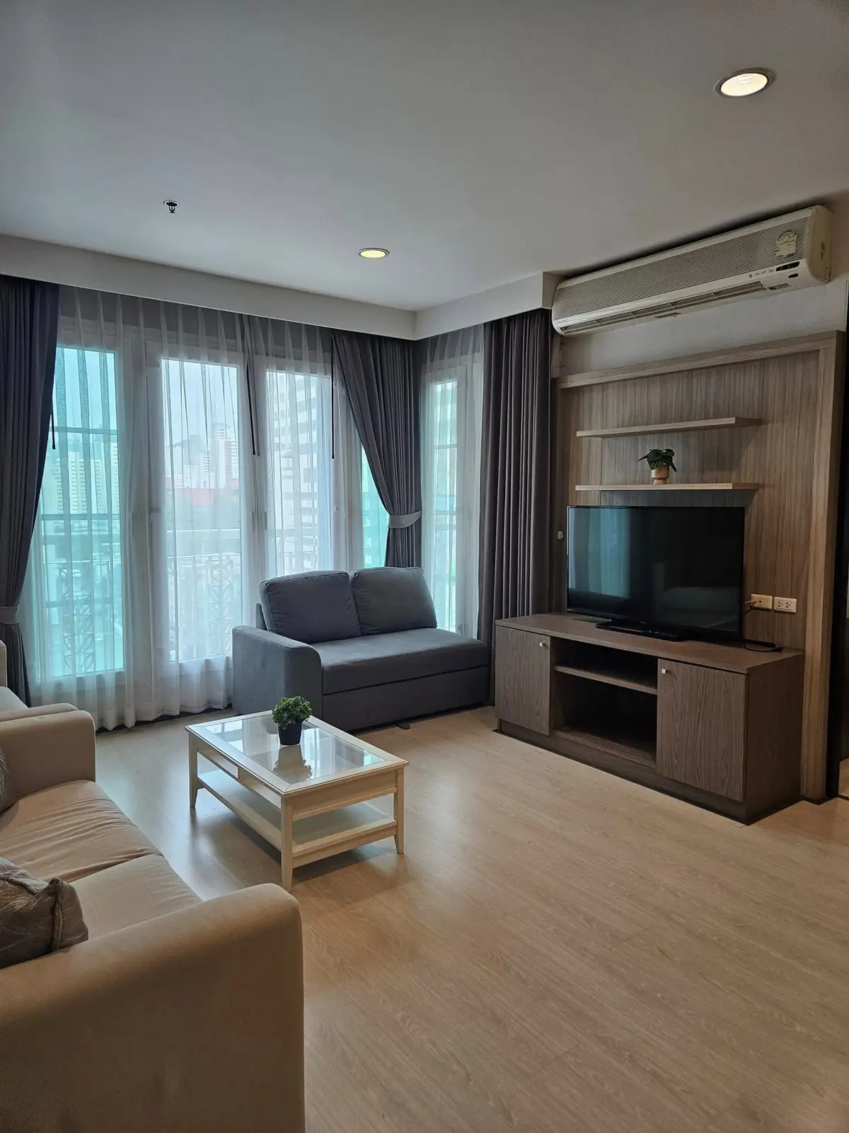 Citi Smart Sukhumvit 18, living room published on the PropertyScout card