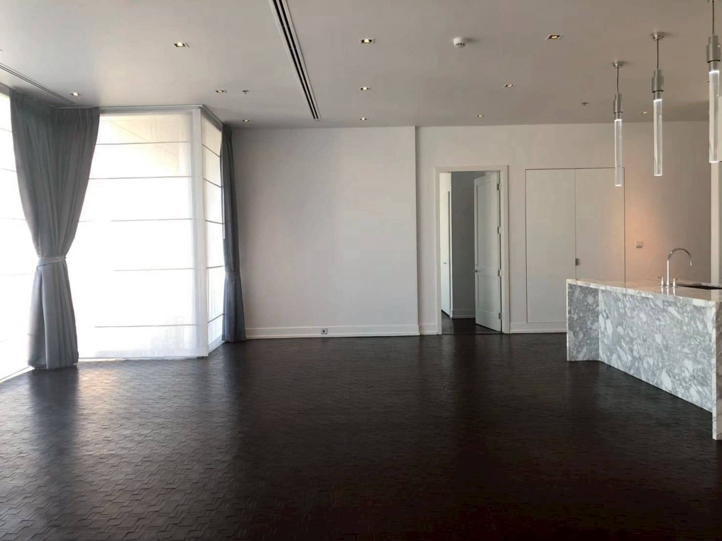 The Ritz-Carlton Residences Bangkok: living room, view 2