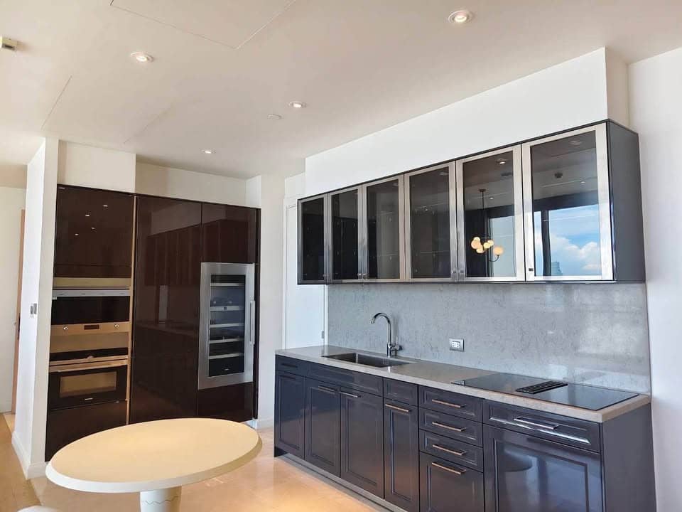 Magnolias Waterfront Residences: kitchen