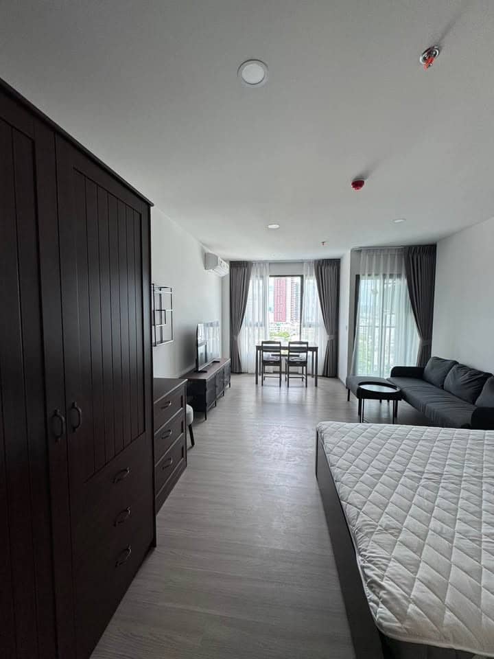 Aspire Sukhumvit-Rama 4, living room published on the PropertyScout card