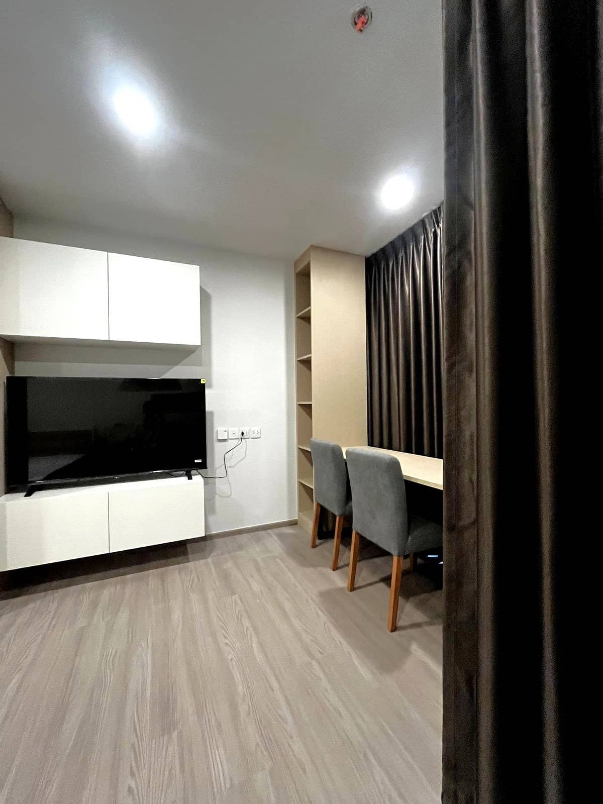 Aspire Sukhumvit-Rama 4, living room published on the PropertyScout card