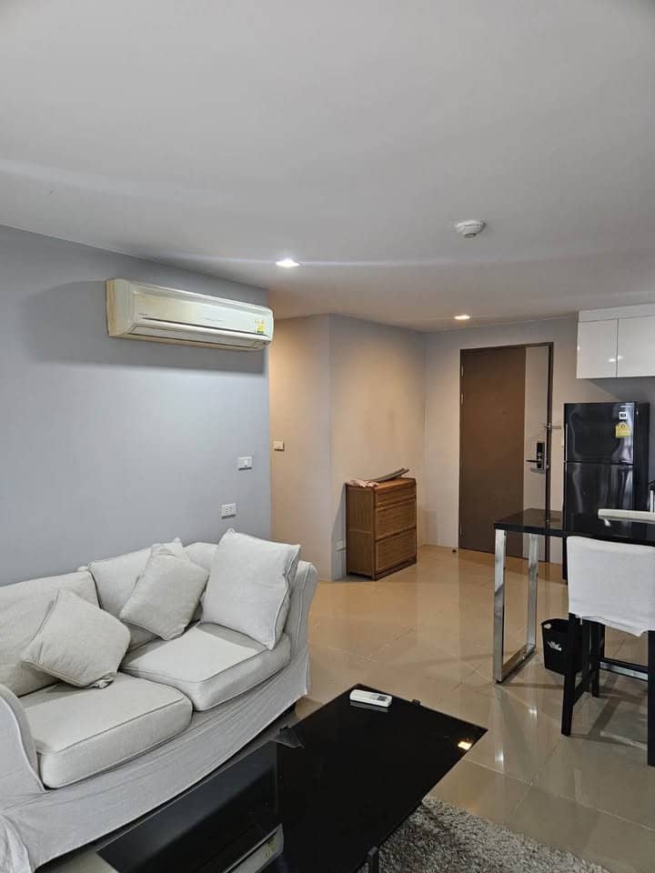 Mirage Sukhumvit 27, living room published on the PropertyScout card