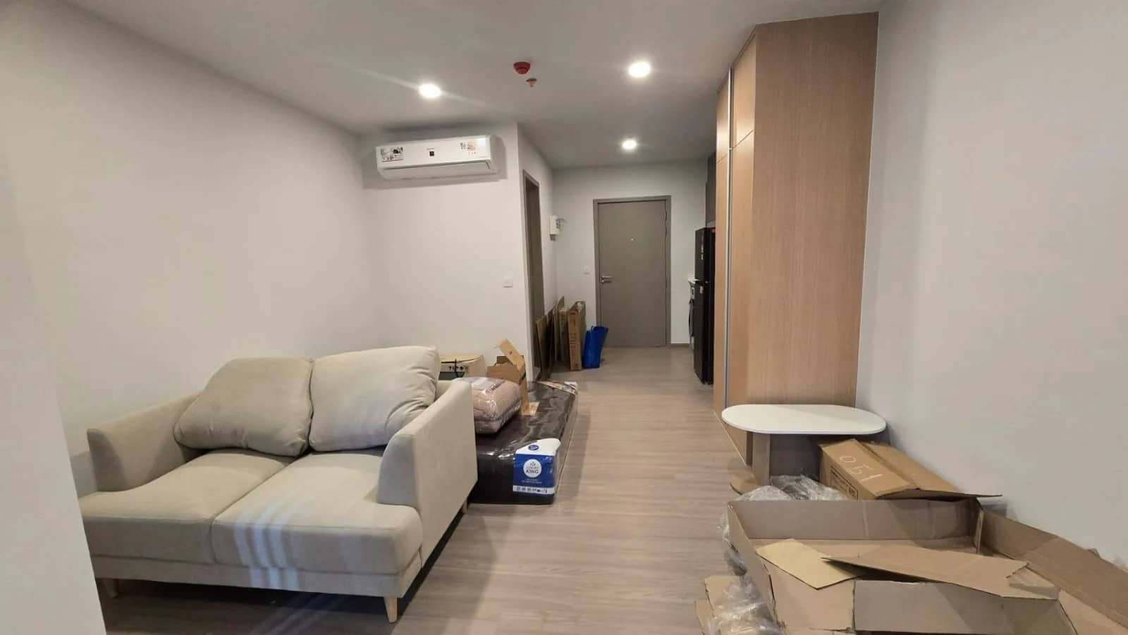 Aspire Sukhumvit-Rama 4, living room published on the PropertyScout card