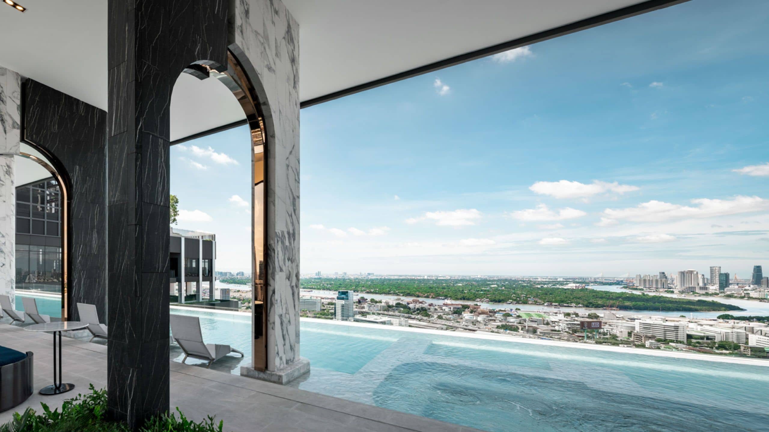 LIFE Rama 4 – Asoke, official pool image